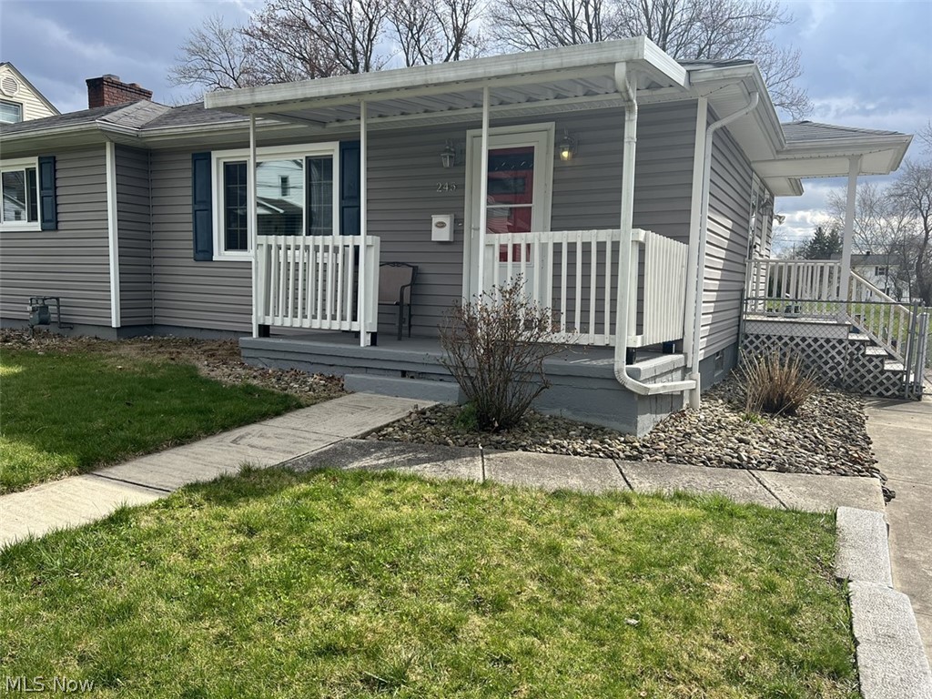 Main image without alt text