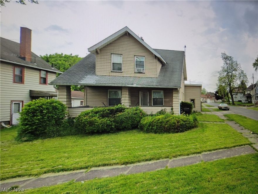 Nice 2 levels house with 3 bed and 1 bath.