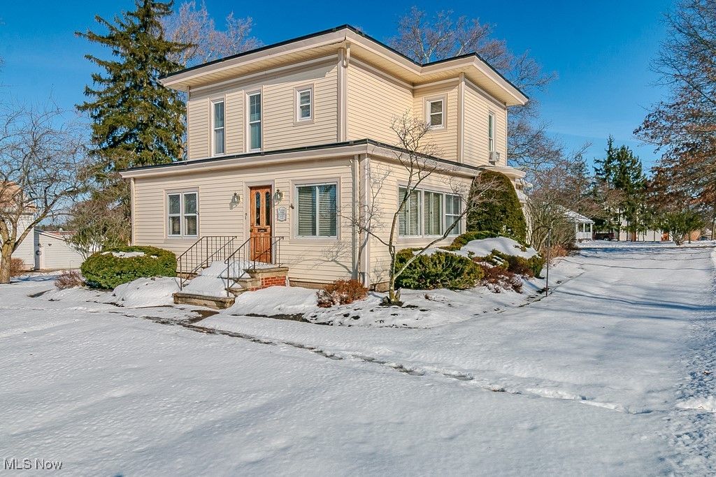 Photo of 400 North Street, Chardon, OH 44024 (MLS # 5179207)