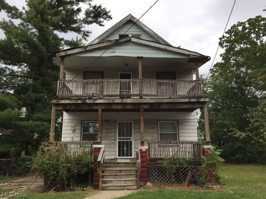 Investment opportunity on this two story fixer upper located in Cleveland, OH
sitting on a .10 acre lot. The interior 1824 sq. ft. with 4 bedrooms and 2
bathrooms plus a full basement.