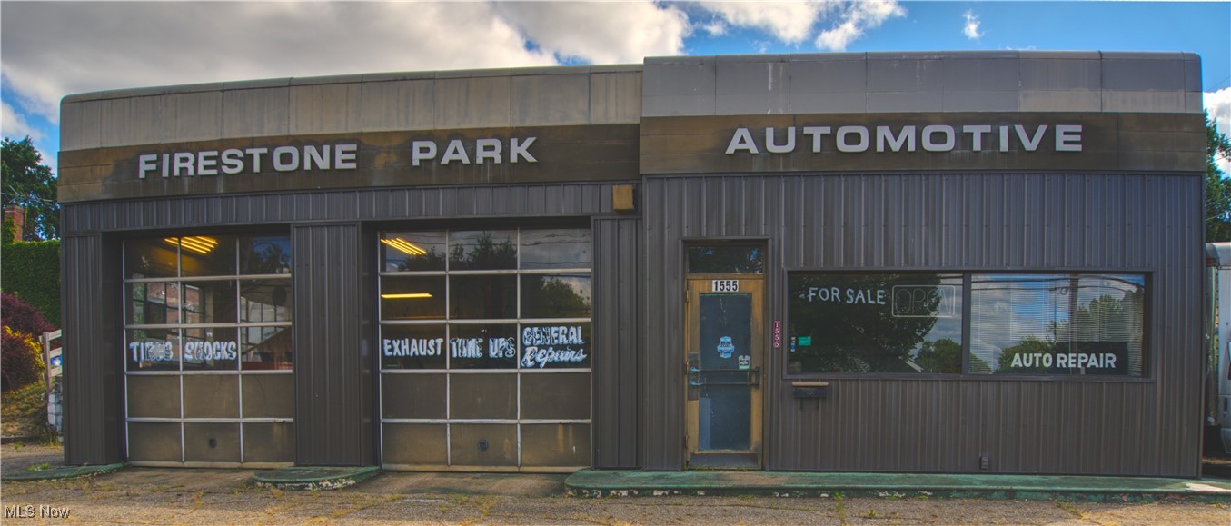 Here's your opportunity to turn the dream of owning your own automotive shop into reality. This property includes seven parcels, two bays equipped with lifts, a front office lobby, and a bathroom. Its prime location right off the highway is ideal for attracting a wide customer base, helping your business thrive. Includes two lifts and large air compressor.
Not envisioning an automotive shop? No problem—this versatile space could also serve as a car lot, towing office, or storage. Perhaps even your own internet retail start up selling pallet items all over the world. The possibilities are wide open.