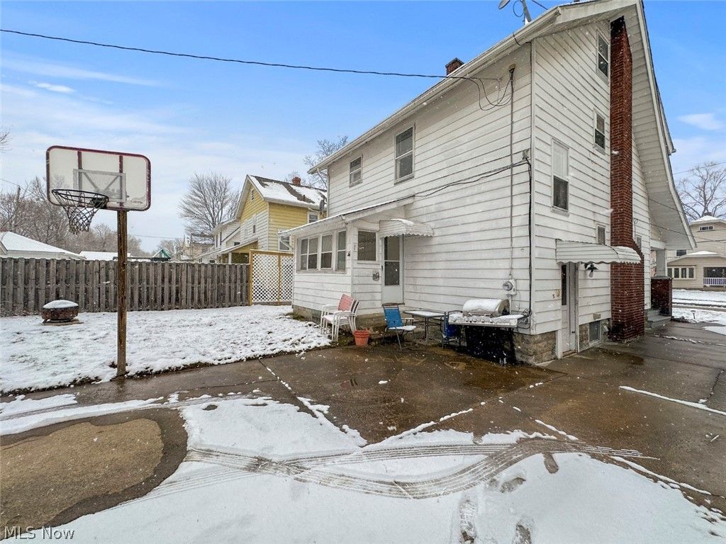 Photo of 32 Como Street, Struthers, OH 44471 (MLS # 5188504)