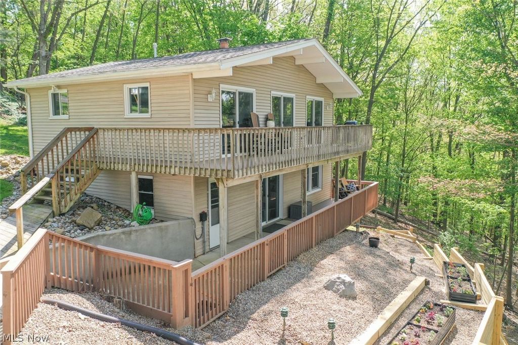 Photo of 195 Oneida Trail, Malvern, OH 44644 (MLS # 5212373)