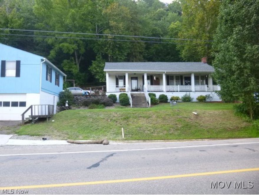 One floor living with some handicap modifications. Updated cabinets in kitchen and bath. Abundance of storage in house and in finished area above garage. Large living room conducive to entertaining. 3rd bedroom has been converted to laundry room/walk in closet. Could be turned back into bedroom. 5'x7'pantry area off kitchen. Large yard with stunning rocks and outcroppings.  Elem: Newport Elementary School  Elem/Bus: Y  JrHigh: Frontier Middle  JrHigh/Bus: Y  High: Frontier High School  High/Bus: Y  Fire: VOL  Police: SHF  PossFreeGas: N  ;SQFT=Fin L1:1544, Fin Above:1544, Fin Total:1544, Unfin Above:0;GAR= 2 Car Det, Opener(s);PRKG= Off Street