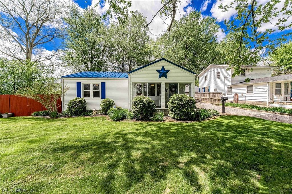 Photo of 380 Broadway Street, Amherst, OH 44001 (MLS # 5204165)