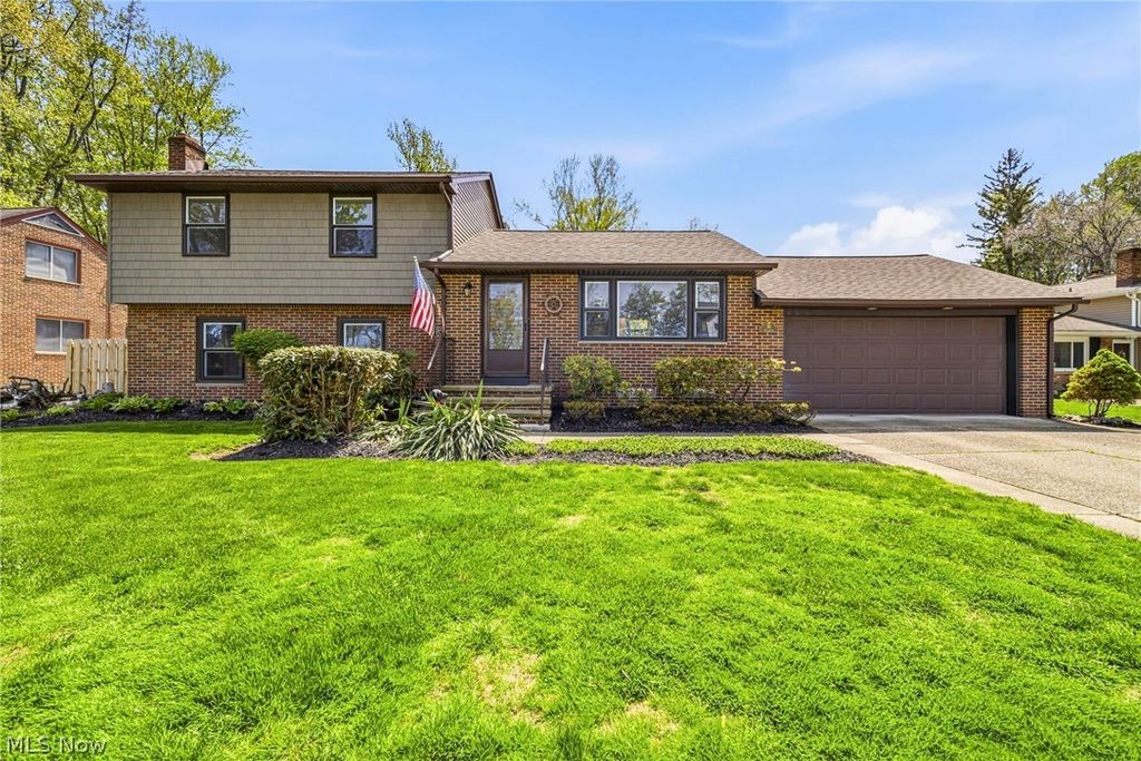 Photo of 66 Keewaydin Drive, Timberlake, OH 44095 (MLS # 5205136)