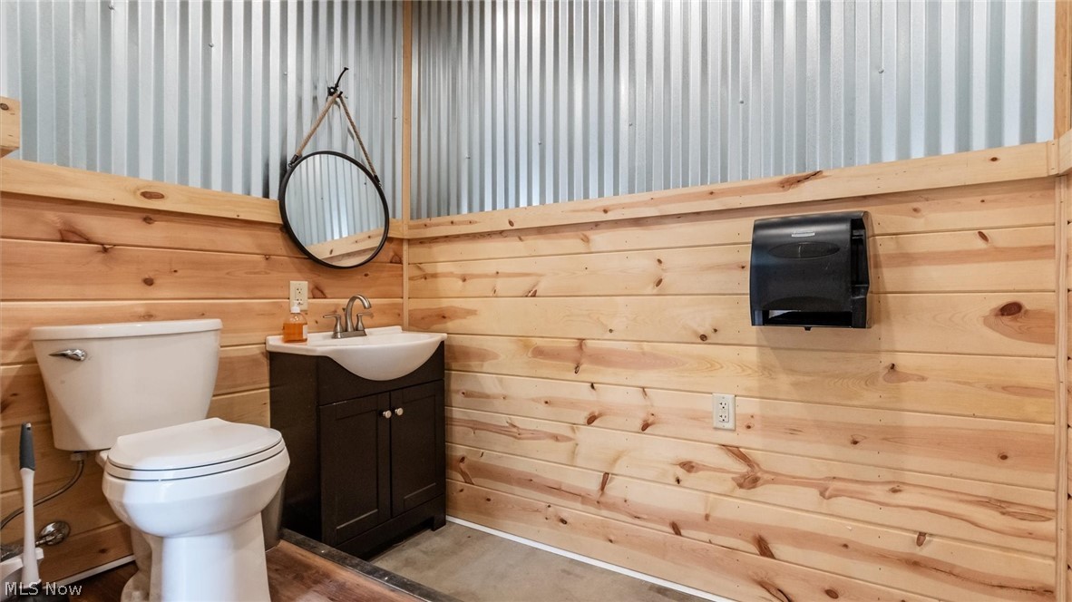 West/The Or United States Mili - Land