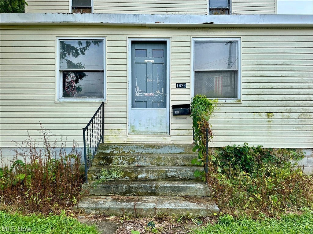 1628 W 10th Street