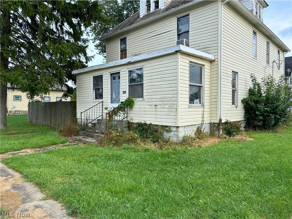 1628 W 10th Street