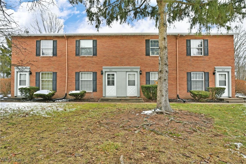 Photo of 723 Lakeview Drive, Cortland, OH 44410 (MLS # 5180981)