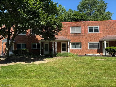 Condo For Sale - 4393 Fairway Drive<br/> Cleveland, OH 44135