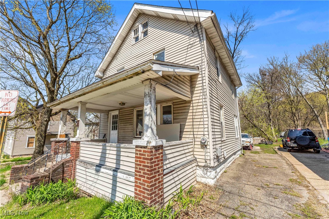 201 Alberti Court, Akron, Ohio image 2