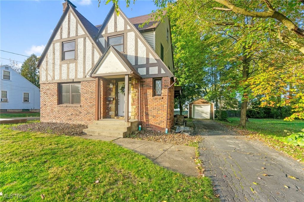 Photo of 26 Marlindale Avenue, Boardman, OH 44512 (MLS # 5165820)