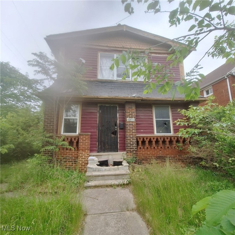 11103 Notre Dame is a duplex just waiting for a touch of love and TLC. Bring your ideas and let your imagination flow to bring it back to life. This property is on the condemned list, but will not be demolished, applications have been put into place. buyer is to assume all violations. Seller is selling as is. Seller will not make any updates and or fixes. Please use due diligence.
No wholesalers please. Cone check it out. Call your favorite agent to schedule your showing today.