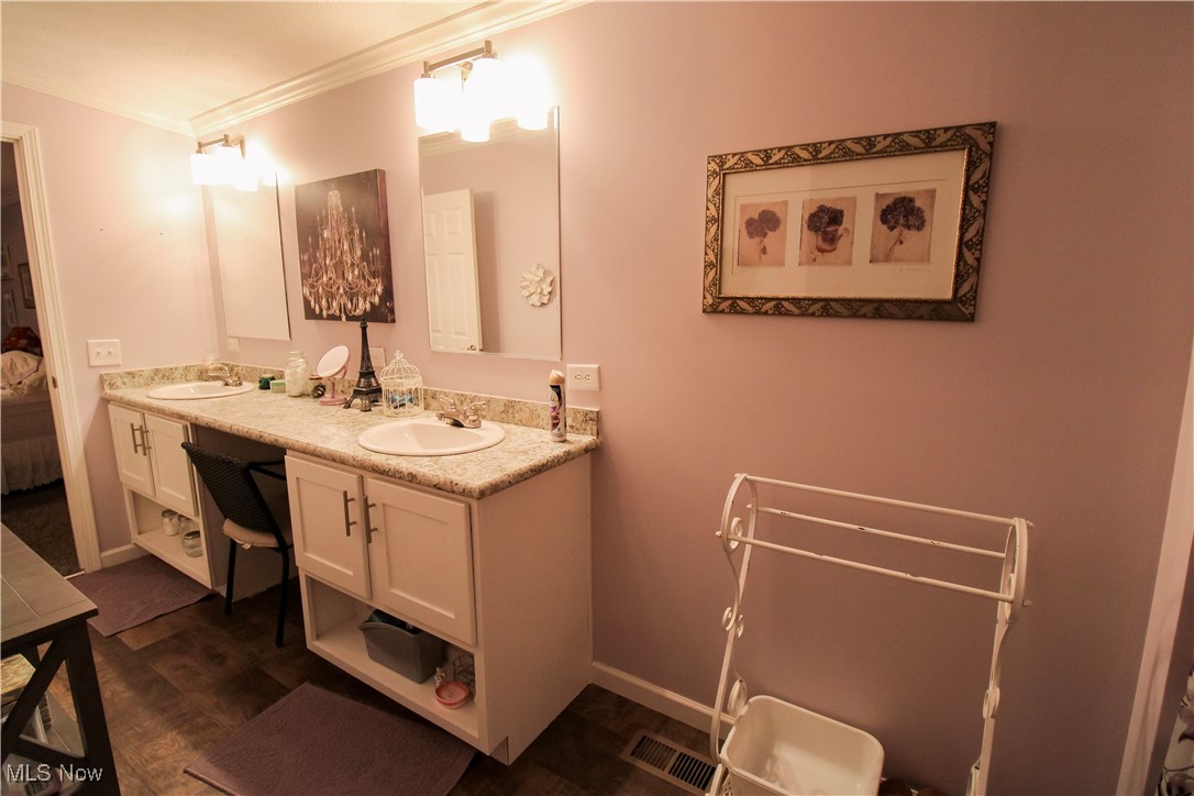 379 Pin Oak Circle, Elyria, Ohio image 21