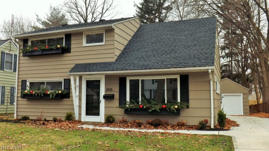 RIVER ESTATES! Great home for the first time buyer or someone looking for a first floor bedroom. Many updates include a new kitchen with granite counters, remodeled bathroom with modern colors. Neutral paint compliments the dark wood floors. Three or four bedrooms, upstairs laundry, new roof, new driveway, garage door and a freshly painted exterior make this house a home.