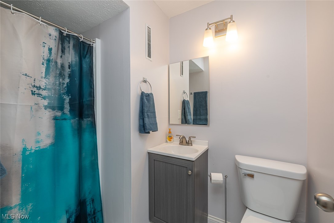 8416 Lorraine Drive, Strongsville, Ohio image 29