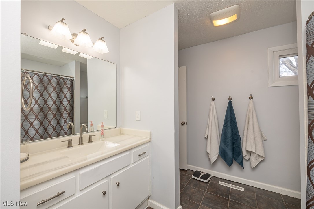 8416 Lorraine Drive, Strongsville, Ohio image 21