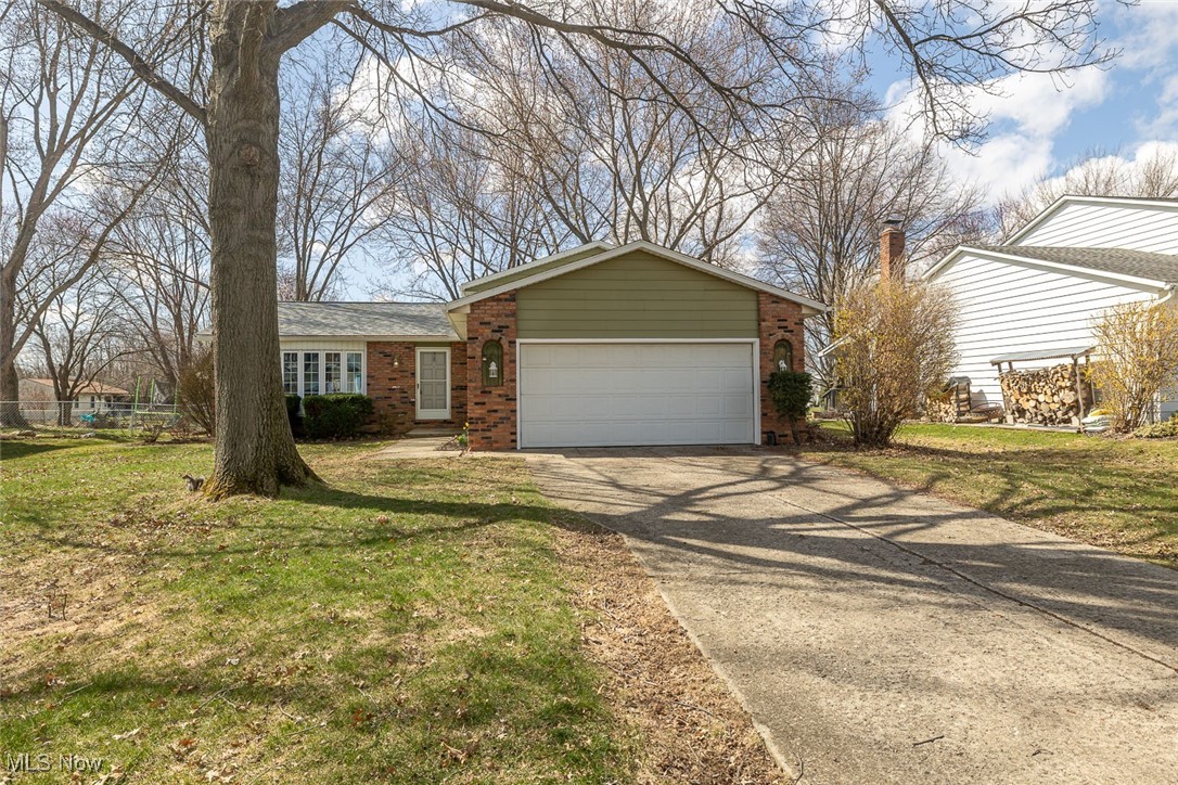 8416 Lorraine Drive, Strongsville, Ohio image 3