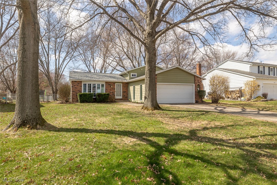 8416 Lorraine Drive, Strongsville, Ohio image 2
