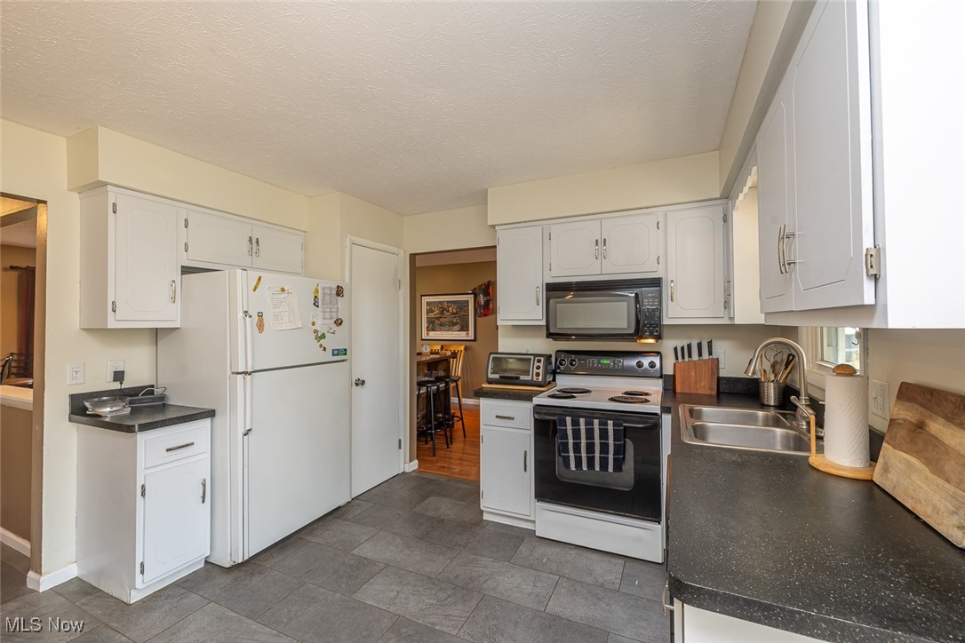 8416 Lorraine Drive, Strongsville, Ohio image 10