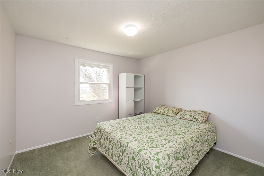 8416 Lorraine Drive, Strongsville, Ohio image 16