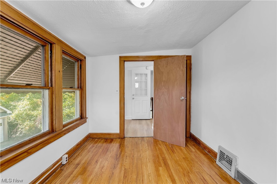 Walworth Realty Companys - Residential Lease