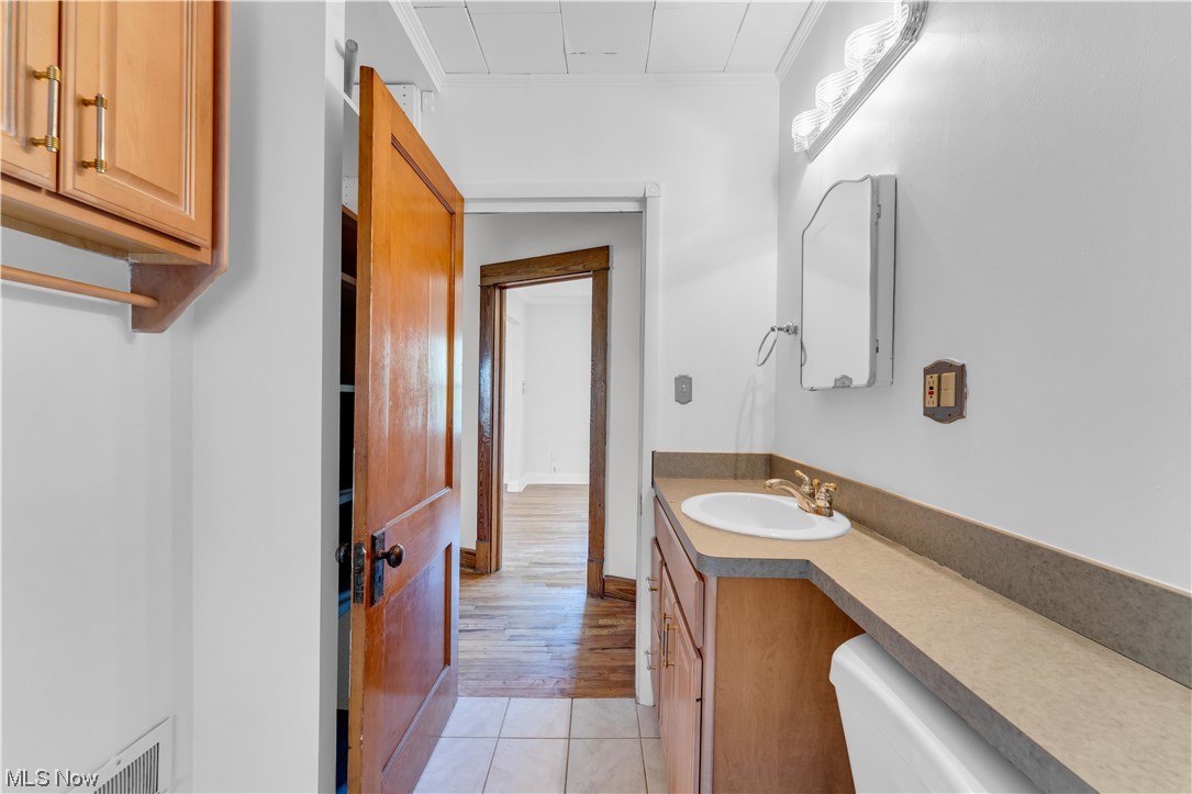 Walworth Realty Companys - Residential Lease