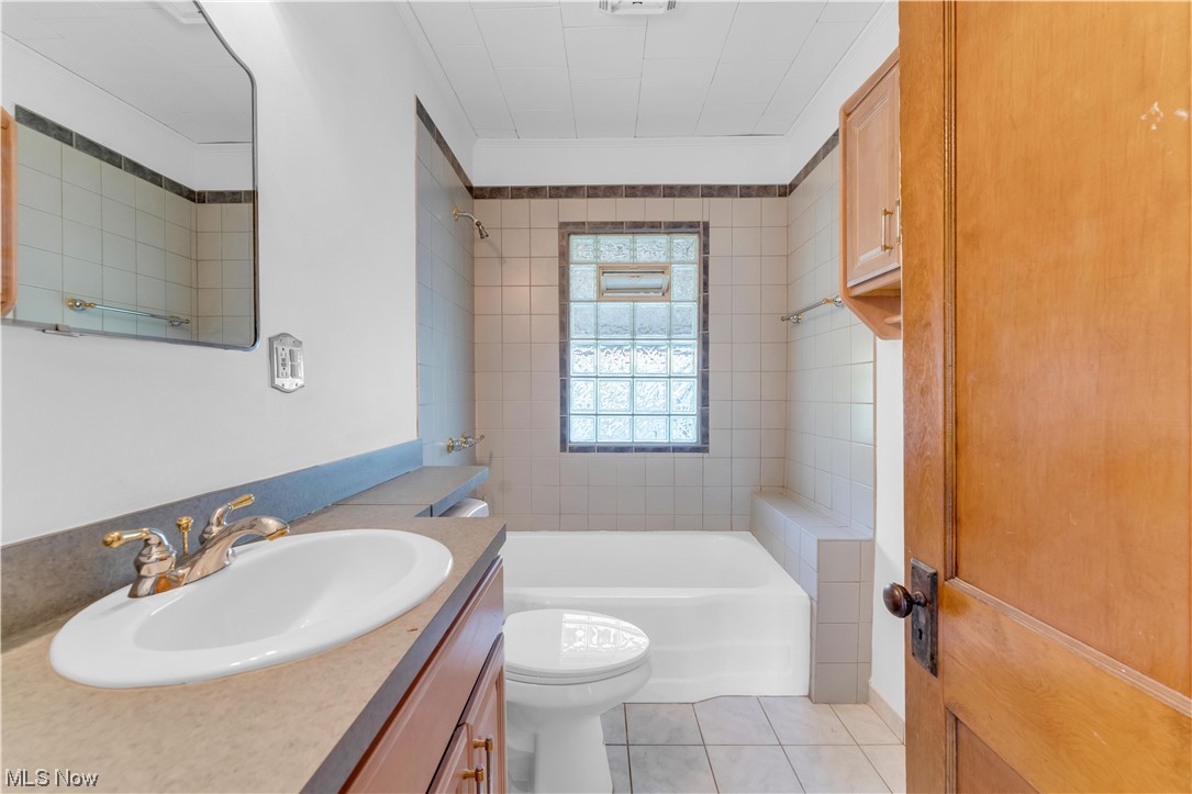 Walworth Realty Companys - Residential Lease