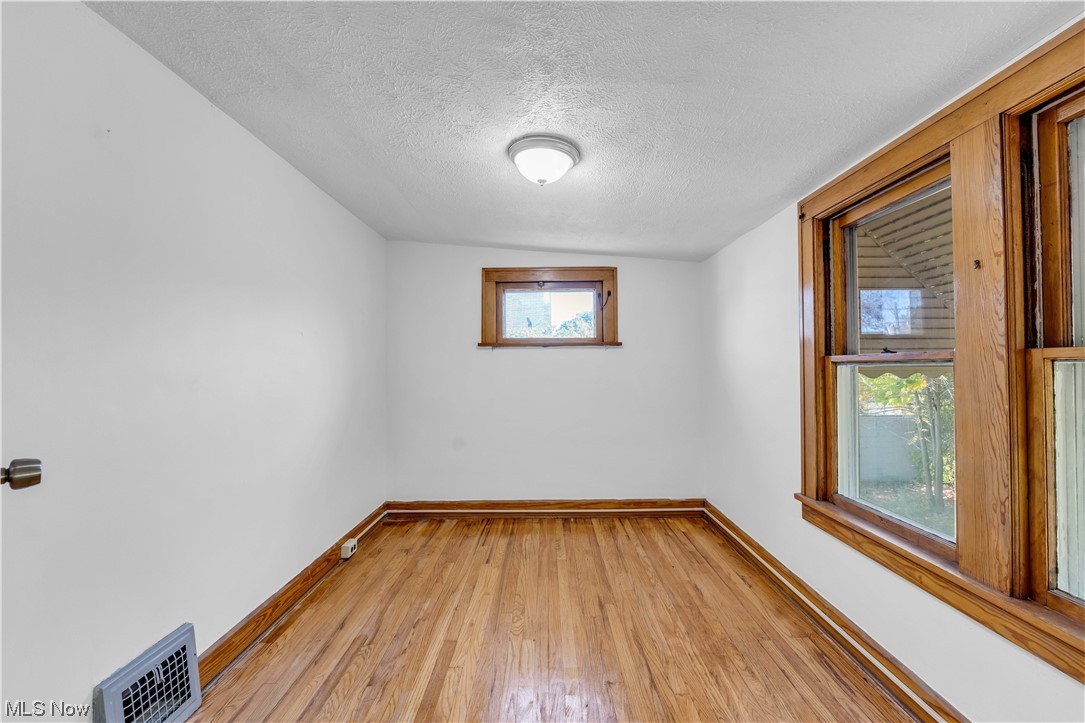 Walworth Realty Companys - Residential Lease