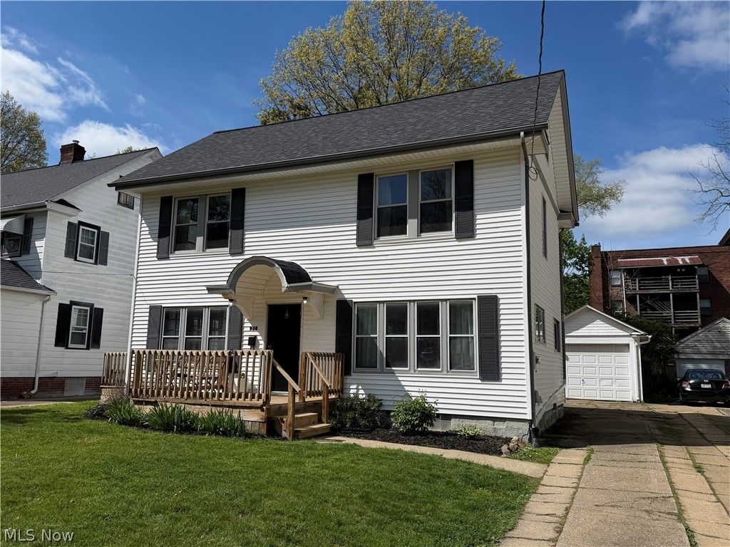 Photo of 955 Amelia Avenue, Akron, OH 44302 (MLS # 5204890)