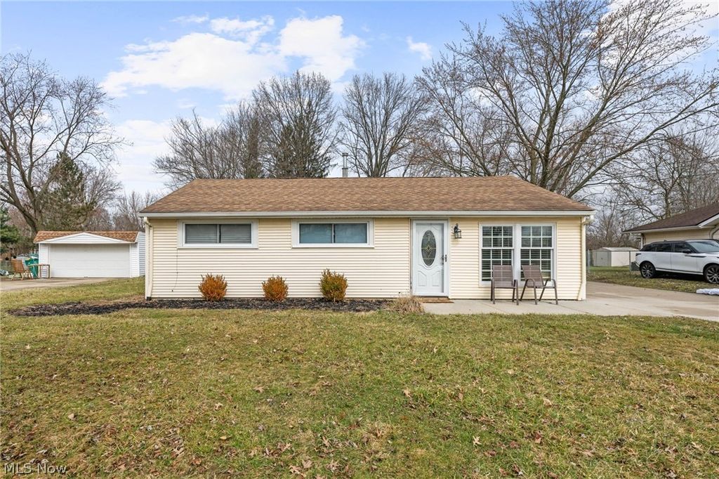 Photo of 1887 Hillsdale Drive, Twinsburg, OH 44087 (MLS # 5191173)