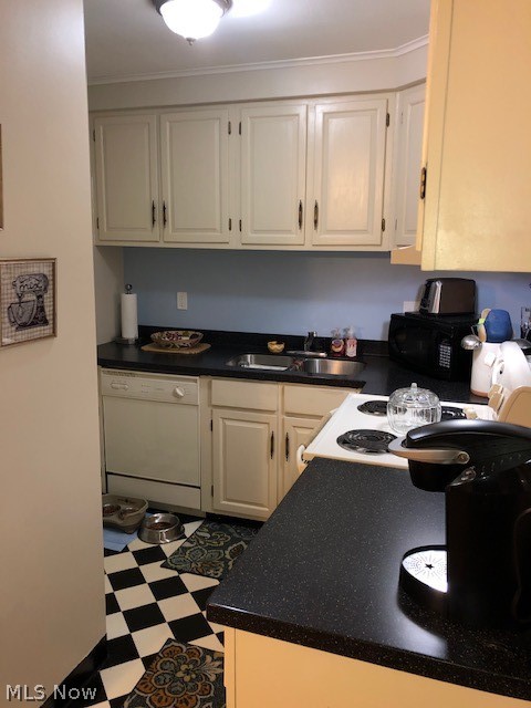 Village Green Condos 02 - Residential