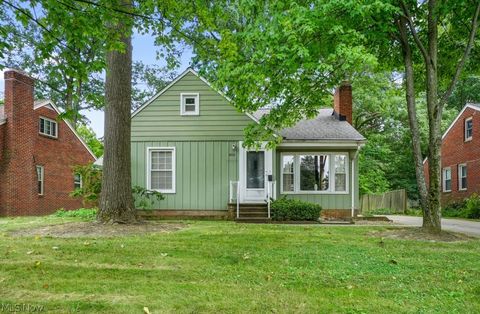 4004 Monticello Boulevard, Cleveland Heights, OH 44121 - #: 5050885