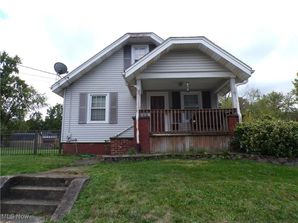 Photo of 1430 39th Street NW, Canton, OH 44709 (MLS # 5164226)