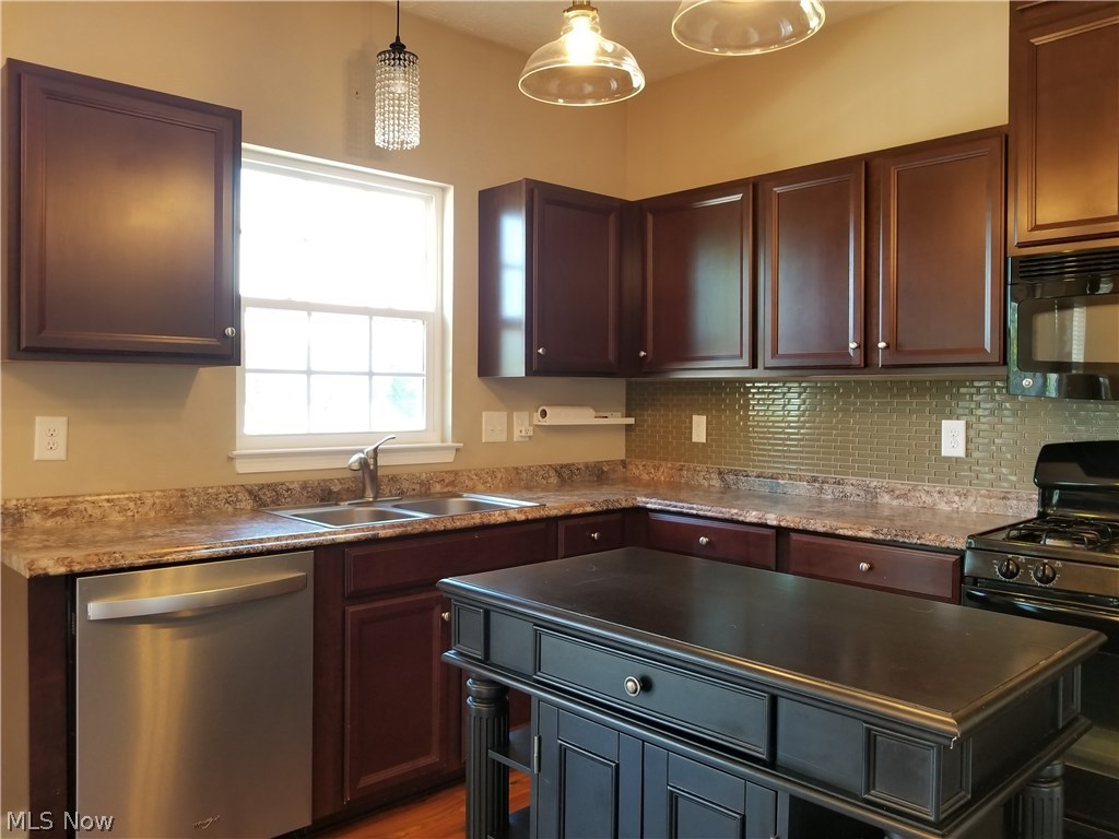 Hidden Lakes - Residential Lease