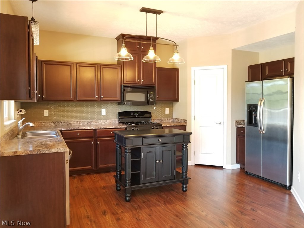 Hidden Lakes - Residential Lease