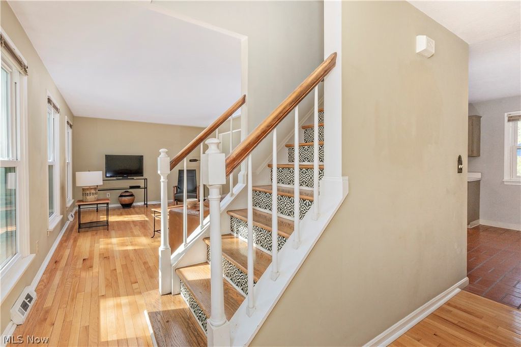 Photo of 75 Maple Hill Drive, Chagrin Falls, OH 44022 (MLS # 5186135)