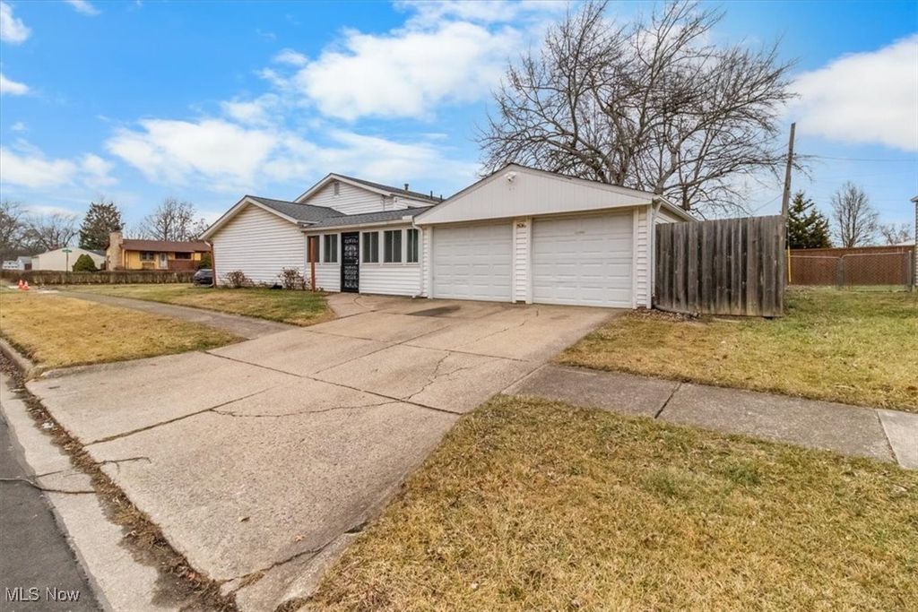 Photo of 4721 Andover Avenue, Lorain, OH 44055 (MLS # 5181895)