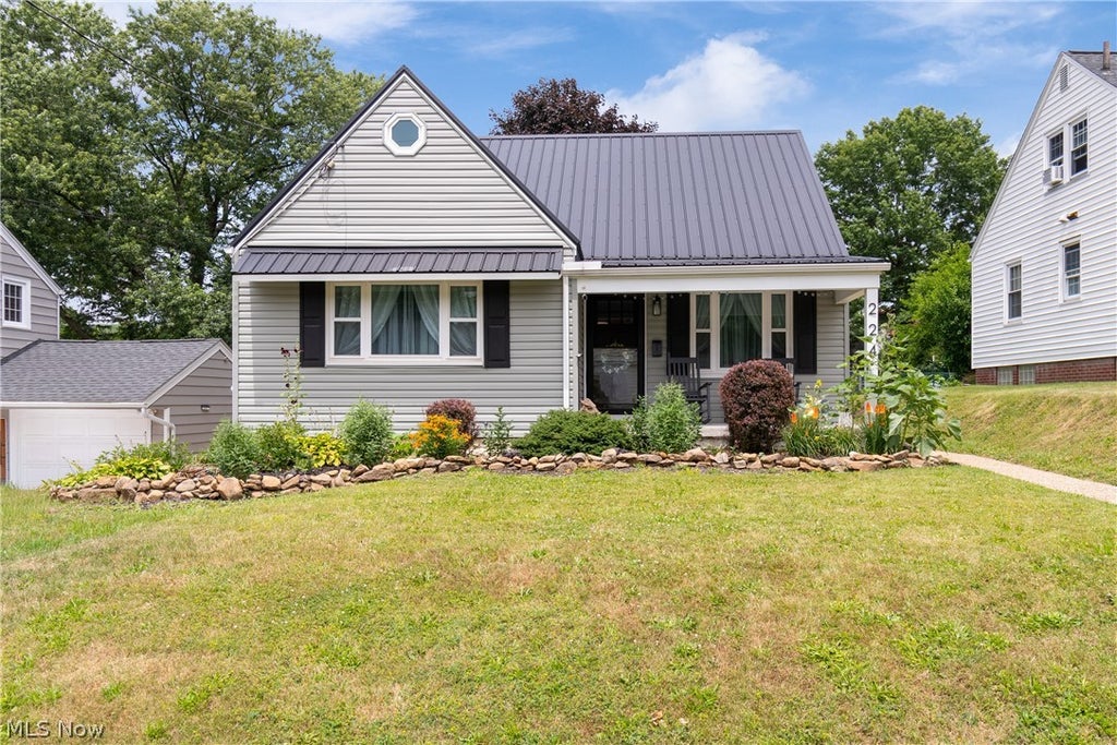 Photo of 224 Ertle Avenue NE, Massillon, OH 44646 (MLS # 5225644)
