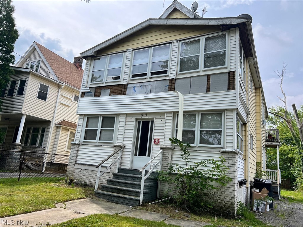 Cash flowing multi family rented at a total of $1400 per month! Current tenants are month to month. Spacious units each including a finished front porch and large kitchen with added storage space. Bottom unit has been recently renovated with new flooring and carpet. Located close to public transportation, major highways and grocery. Whether you're a savvy investor seeking a lucrative income property or a homeowner looking for an income-generating asset, this duplex is a must-see! Don't miss out on this incredible opportunity - schedule a showing today!
