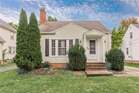 Photo of 1127 Gordon Road, Lyndhurst, OH 44124 (MLS # 5250459)