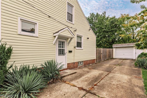 Tiny photo for 1127 Gordon Road, Lyndhurst, OH 44124 (MLS # 5250459)