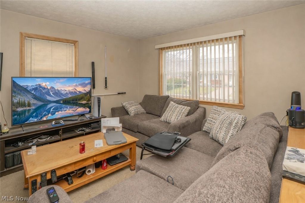 Photo of 856 Morningview Avenue, Akron, OH 44305 (MLS # 5195555)