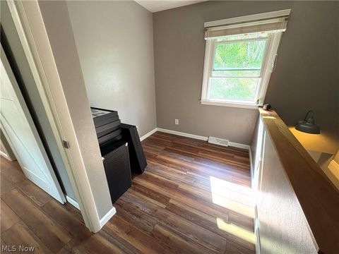 Tiny photo for 312 Henrietta Street, Weirton, WV 26062 (MLS # 5204200)