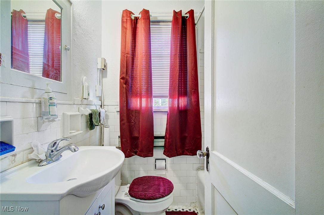 2 & 3/The City/Canton - Residential Income