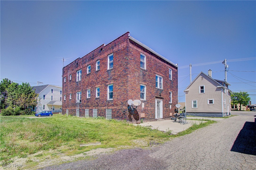 2 & 3/The City/Canton - Residential Income