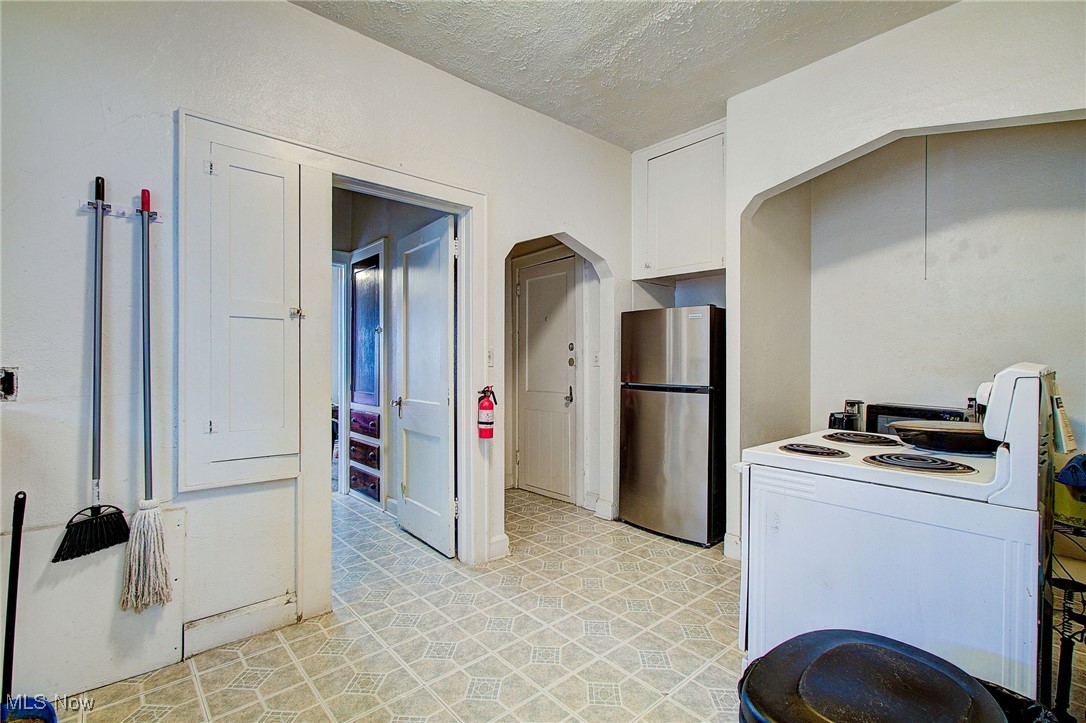 2 & 3/The City/Canton - Residential Income