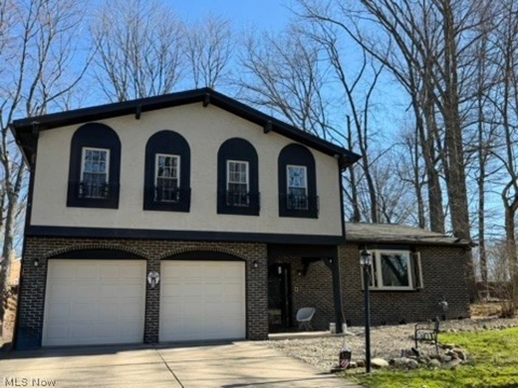 Photo of 820 Millstone Lane NE, Massillon, OH 44646 (MLS # 5192652)