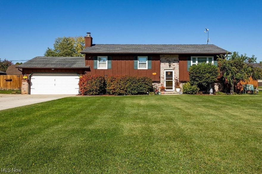 Welcome home to this four bedroom, two full bath home situated on a 1.22 acre lot on a quiet dead end street. With 2150 Square feet, this home features an eat-in kitchen with an enclosed porch off the eating area, living room, huge family room with a fireplace, large utility room and a large owners suite with a walk in closet and an en-suite bath. Stainless kitchen appliances, washer & dryer and 6 flat screen TV's to stay. Updates include granite counter tops, ceramic back splash, full bath, roof on the main home just 2 years old, concrete drive and most floor coverings. Attached two car plus a detached one and one-half car garage. Located in the Keystone School district this home is less than 10 minutes to 10/480.